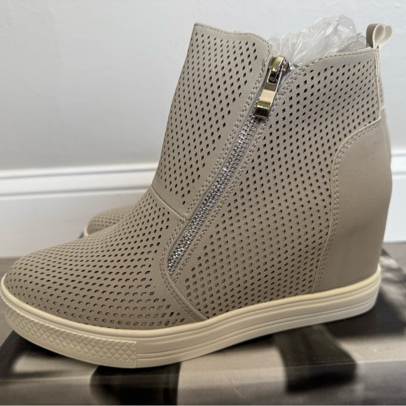 NIB Women's Gray Ankle Wedge Sneaker size 8 - Picture 3 of 7